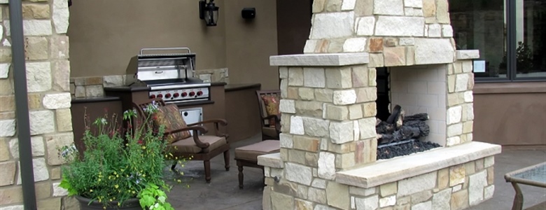 How to Create the Perfect Outdoor Bar & Kitchen