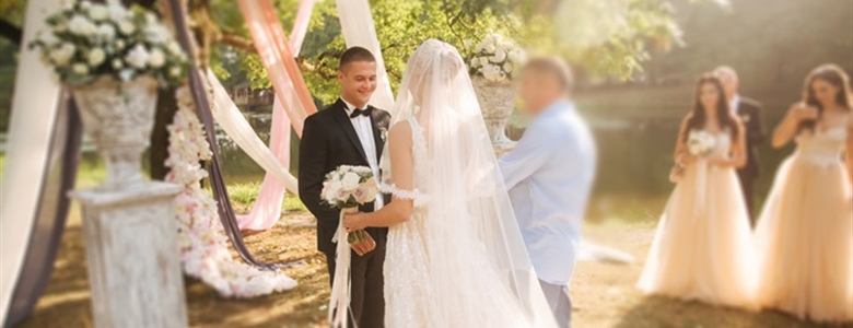 How to Plan the Perfect Backyard Wedding