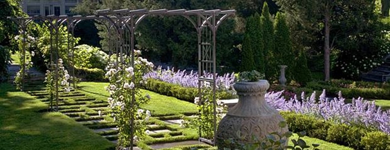 Innovative Trellis Designs for Privacy, Lighting & Garden Style