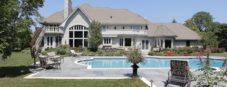 When Is the Best Time to Build a Luxury Pool?