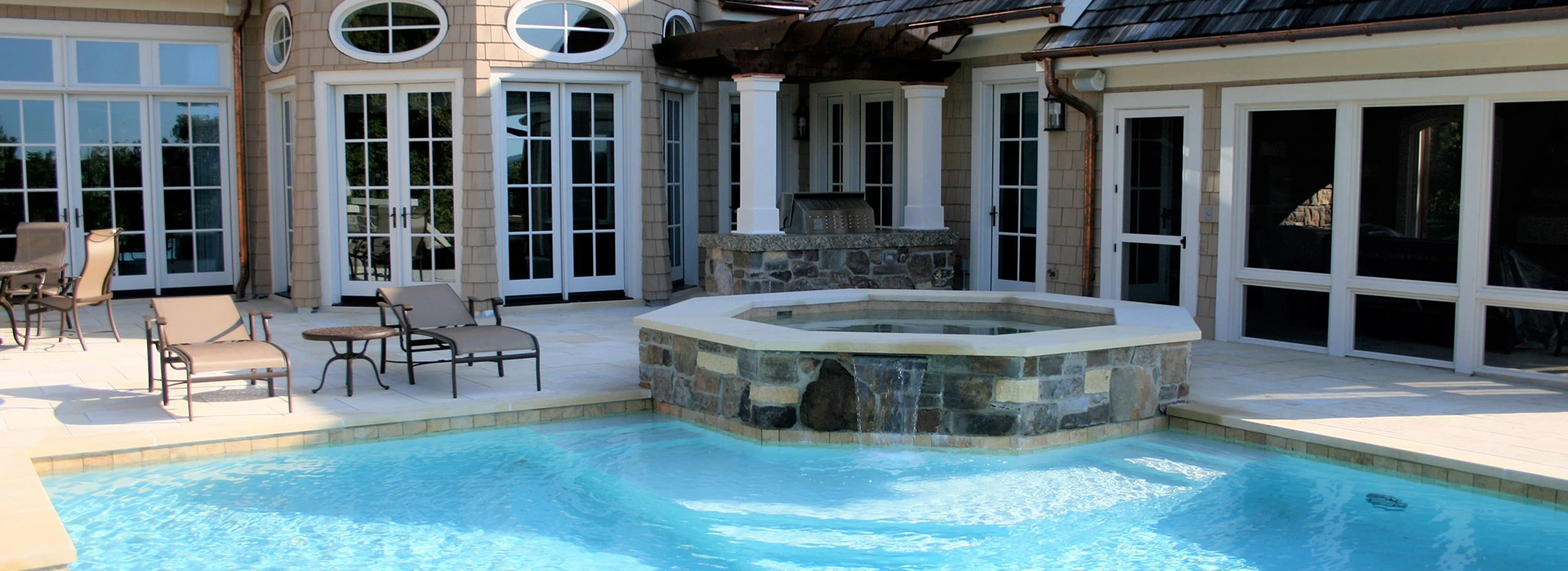 Bult-In Spa in the Corner of Swimming Pool