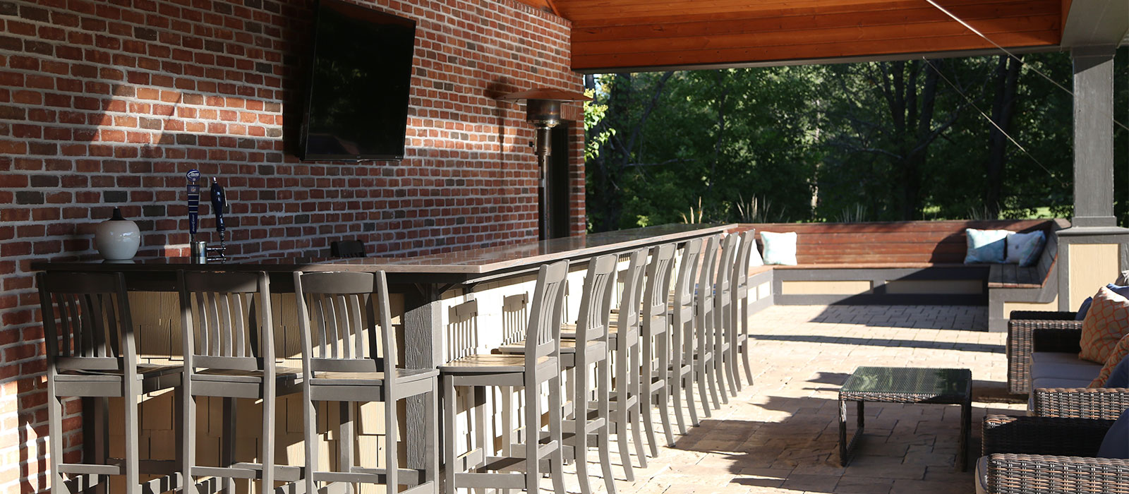 Outdoor Bar & Seating In Minneapolis