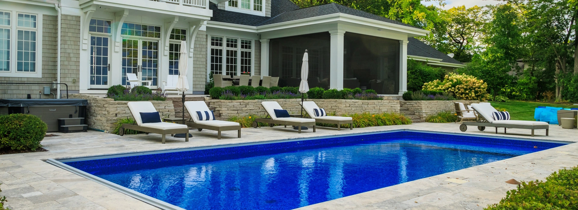 Luxury Backyard Swimming Pool